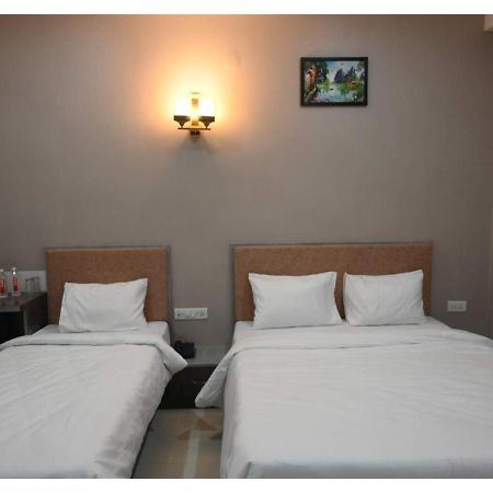 Hotel Ganga Kaveri Варанаси Экстерьер фото