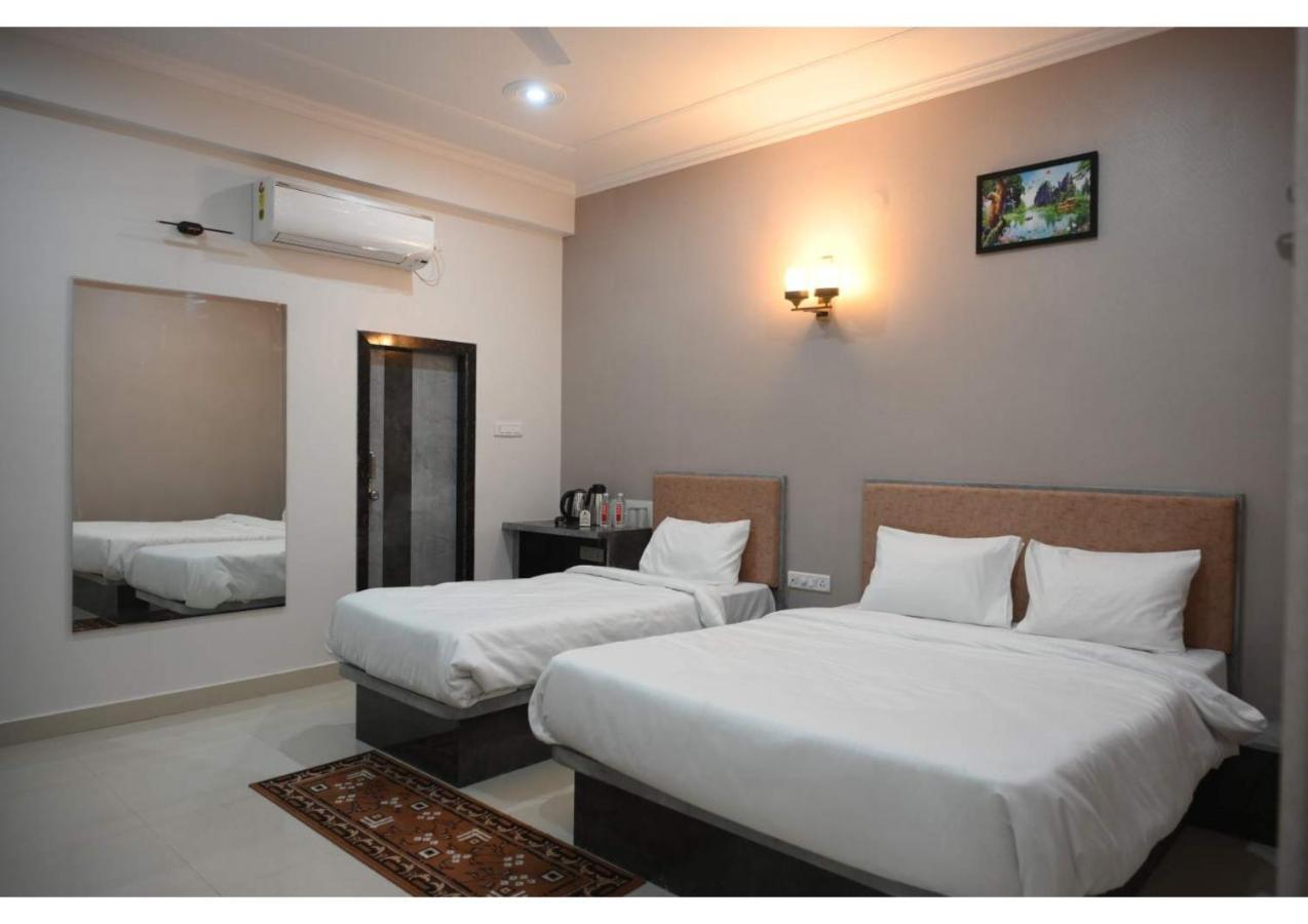 Hotel Ganga Kaveri Варанаси Экстерьер фото