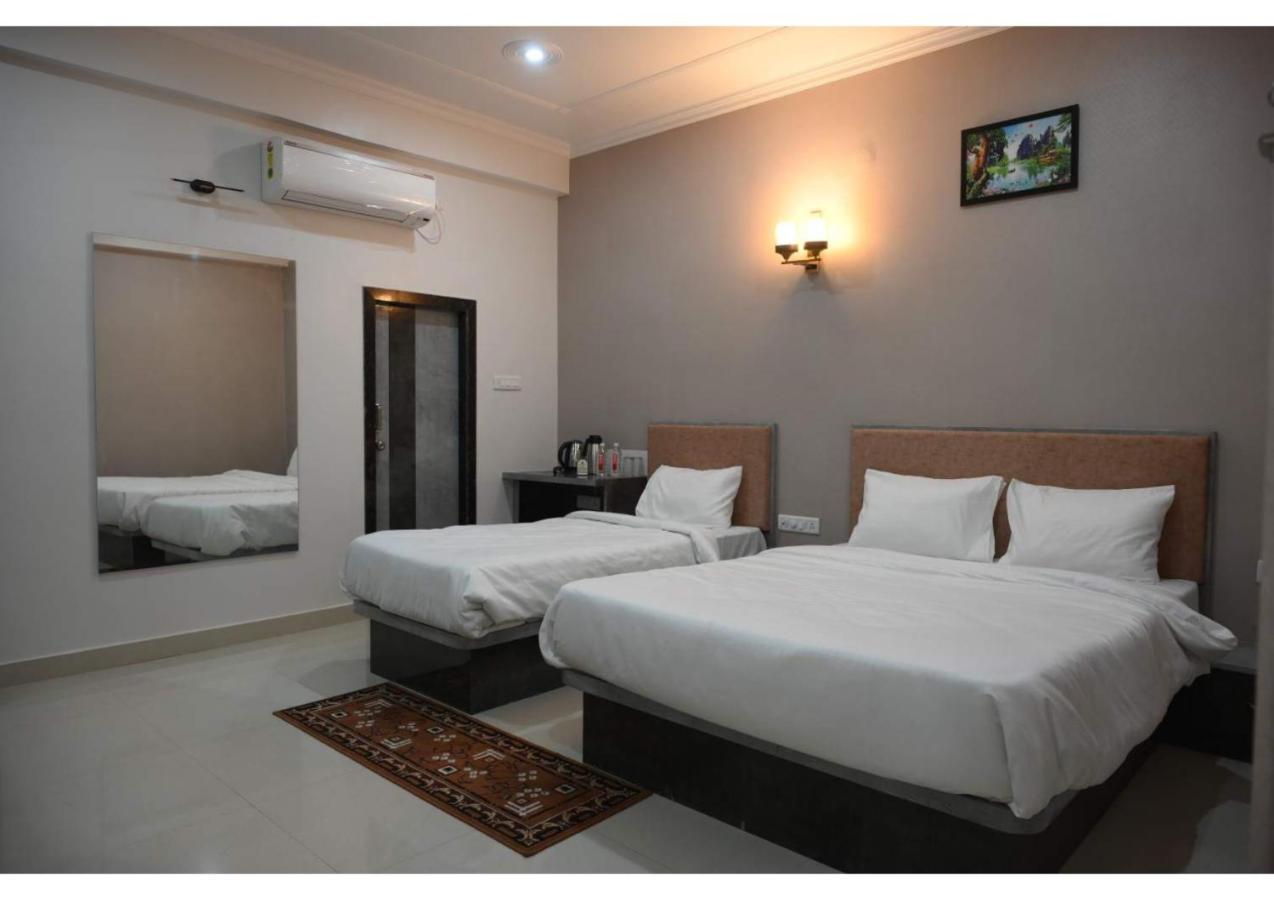 Hotel Ganga Kaveri Варанаси Экстерьер фото